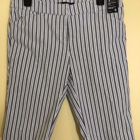 NWT New York & Company 7th Ave Bermuda Shorts - Picture 2 of 8